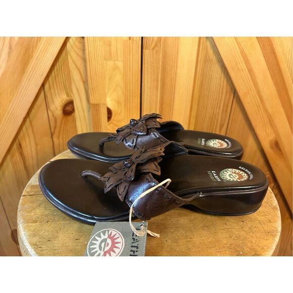 EARTH SPIRIT Women's Size 9 Gelron 2000 Sherwood Brown Leather Flower Sandals nw - Picture 1 of 9